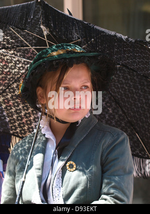 Jeune fille, Célébration victorienne d''Ilfracombe Parade, Devon, UK 2013 Banque D'Images