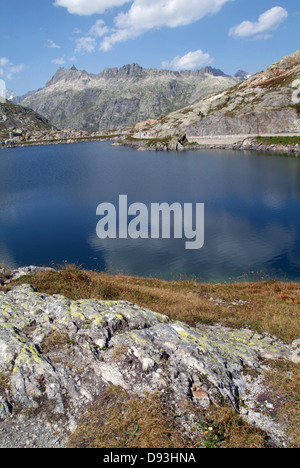 Lac Totensee sur le col du Grimsel, Alpes Suisses Banque D'Images