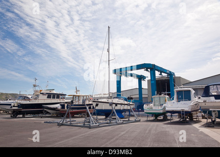 Structure de la canette de 320 t, Portland Marina, Osprey Quay, Portland, Weymouth, Dorset, Angleterre, Royaume-Uni Banque D'Images