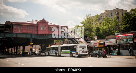 Le dernier arrêt sur le numéro 1, la ligne de l'IRT Van Cortlandt Park- 242e Street terminal dans le Bronx Banque D'Images