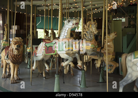 Les chevaux du Carrousel au repos dans la région de Prospect Park, Brooklyn, New York. Banque D'Images