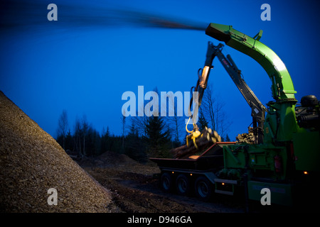 Production de plaquettes de bois, la Suède. Banque D'Images