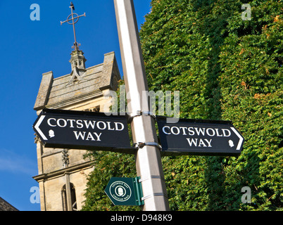 Inscrivez-vous pour la manière de Cotswold, un sentier qui va de la ville de marché de Chipping Campden et ville de Bath Banque D'Images