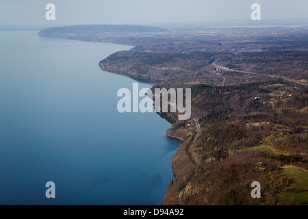 Paysage par un lac, en Suède. Banque D'Images