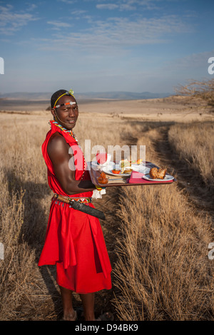 Petit-déjeuner la prestation tribu Maasai Banque D'Images