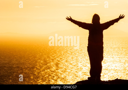 Silhouette d'au bord de la falaise Banque D'Images