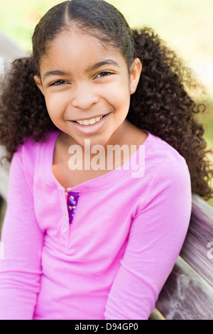 Cap Verdien girl smiling on park bench Banque D'Images