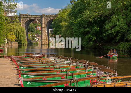 Knaresborough et le viaduc ferroviaire sur la rivière Nidd Yorkshire du Nord, anciennement l'Ouest Ridng. Le Nord de l'Angleterre. Banque D'Images