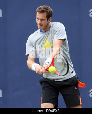 Londres, Royaume-Uni. 11 juin 2013. Andy Murray lors de la pratique de l'Aegon Championships à partir de la Le Queen's Club à West Kensington. Credit : Action Plus Sport Images/Alamy Live News Banque D'Images