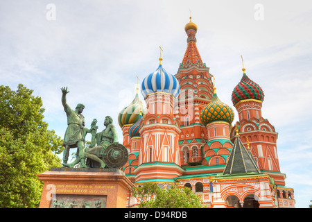 Célèbre la cathédrale Saint-Basile sur la Place Rouge, Moscou, Russie. Banque D'Images