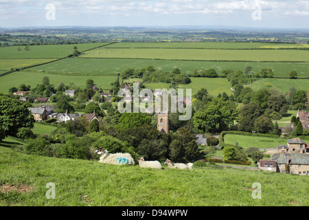 Regardant vers le bas sur le village de Corton Denham, Somerset près de la colline de Corton Banque D'Images