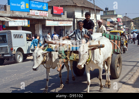 L'Asie, l'Inde, Karnataka, Belur ,Paysage de rue Banque D'Images