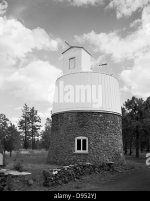 Le dôme de Pluton à l'Observatoire Lowell de Flagstaff, Arizona. La planète naine Pluton a été découverte par Clyde Tombaugh en 1930 Banque D'Images