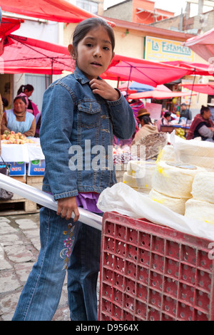 Petite fille, Rodriguez, marché de La Paz, Bolivie Banque D'Images