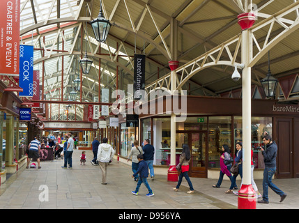 Le centre commercial Royal Windsor dans le bâtiment victorien classé Grade II Gare Windsor Berkshire England UK UE GO Banque D'Images