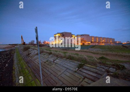 Centrale nucléaire de Bradwell est une ancienne centrale Magnox situé sur la péninsule de Dengie à l'embouchure de la rivière Black Banque D'Images