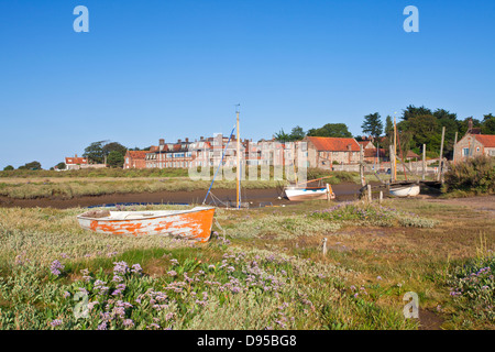 Blakeney Quay sur une soirée d'été sur la côte nord du comté de Norfolk Banque D'Images