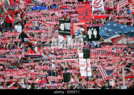 Le 11 juin 2013. Le soutien des fans de Seattle .USA contre le Panama lors d'une qualification pour la Coupe du Monde FIFA 2014 match à CenturyLink Field à Seattle, WA.. .États-unis bat le Panama 2 - 0.George Holland / Cal Sport Media Banque D'Images