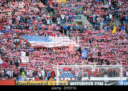 Le 11 juin 2013. Le soutien des fans de Seattle .USA contre le Panama lors d'une qualification pour la Coupe du Monde FIFA 2014 match à CenturyLink Field à Seattle, WA.. .États-unis bat le Panama 2 - 0.George Holland / Cal Sport Media Banque D'Images