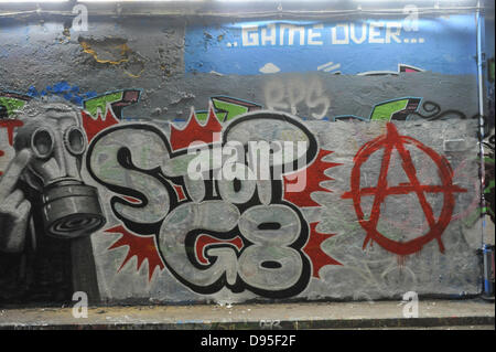 Leake Street, Waterloo, London, UK. 12 juin 2013. Anti-graffiti anarchiste capitaliste dans le 'tunnel' Bansky' dans le cadre de la manifestations du G8 à Londres. 'Stop', G8 G8 anti graffiti de la Leake Street tunnel situé près de Waterloo. Crédit : Matthieu Chattle/Alamy Live News Banque D'Images