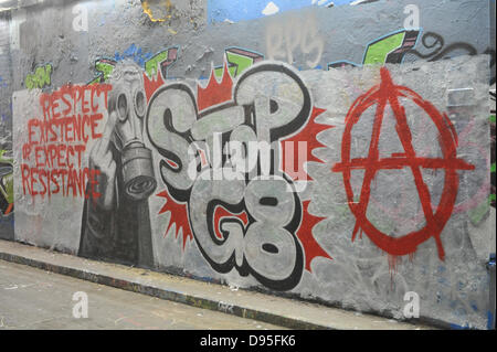 Leake Street, Waterloo, London, UK. 12 juin 2013. Anti-graffiti anarchiste capitaliste dans le 'tunnel' Bansky' dans le cadre de la manifestations du G8 à Londres. 'Stop', G8 G8 anti graffiti de la Leake Street tunnel situé près de Waterloo. Crédit : Matthieu Chattle/Alamy Live News Banque D'Images