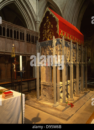 Médiéval restauré (C14e) de marbre de Purbeck culte de St Alban et le chêne à regarder galerie dans le presbytère de la cathédrale de St Albans Banque D'Images