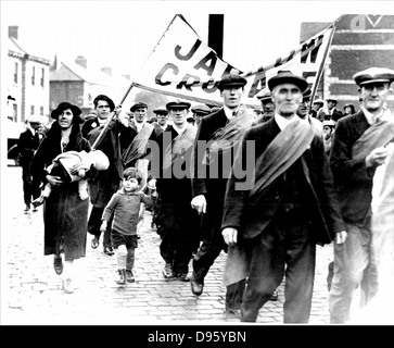 Grande dépression 1929-1936. Jarrow Mars de mineurs sans emploi et constructeurs de North East England énoncée le 5 octobre 1936 à mars les 280 miles (451 km) à Londres pour présenter une pétition au Parlement pour l'aide humanitaire et la création d'emplois. Banque D'Images