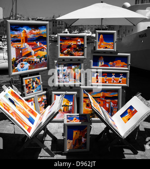 Des tableaux colorés à l'écran, à vendre à St Tropez port, au sud de la France. Couleurs sélective. Banque D'Images