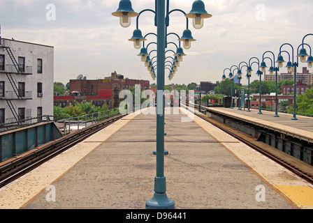 La Woodside Avenue station sur la ligne numéro 7 dans le Queens, New York. Banque D'Images