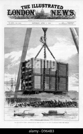 Jumbo l'éléphant africain grand vendu par le Zoo de Londres en 1882 pour l'American showman Phineas Taylor Barnum (1810-1891) pour son cirque connu sous le nom de "plus grand spectacle sur terre'. Jumbo dans sa caisse, son gardien sur la plate-forme pour le garder calme, muni d'une barge sur le monarque assyrien' dans 'Millwall Docks, Londres. À partir de 'l'Illustrated London News' (Londres, 1 avril 1882). La gravure sur bois. Banque D'Images