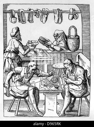 Le cordonnier. Maître Artisan sert de vitrine à la clientèle féminine, tandis que ses deux assistants coudre chaussures de pièces de cuir leur maître a découper sur son établi. Gravure sur bois par Jost Amman (1535-1591) graveur suisse. Banque D'Images