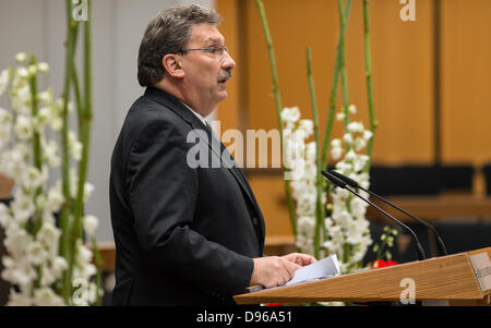 Berlin, Allemagne. 12 Juin, 2013. Ralf Wieland, président de la Chambre des députés ouvre une heure du souvenir à l'occasion du 60e anniversaire de la révolte du peuple le 17 juin 1953 en RDA, à la Chambre des Députés de Berlin, Allemagne, 12 juin 2013. Photo : HANNIBAL/dpa/Alamy Live News Banque D'Images