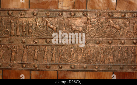 La porte de bronze ornements. L'Assyrien (vers 883-859 avant J.-C.). De Balawat, près de Nimrud. Avec des scènes en relief de la guerre, les prisonniers et les porteurs d'hommage pour représenter les réalisations d'Assurnazirpal II. Banque D'Images