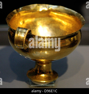 Tige d'or avec un gobelet. Environ 1500 BC, mycénienne. Cette coupe est contemporaine de l'arbre tombe à Mycènes, qui sont riches en vaisseaux d'or et d'argent Banque D'Images