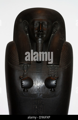 Sarcophage-couvercle du Vizir Sisebek. 26e dynastie (env. 600 avant JC) égyptien. Faite de schiste. Une figure de la déesse Nut orne la poitrine, ainsi que d'hiéroglyphes indiquant une prière pour les offrandes. Banque D'Images