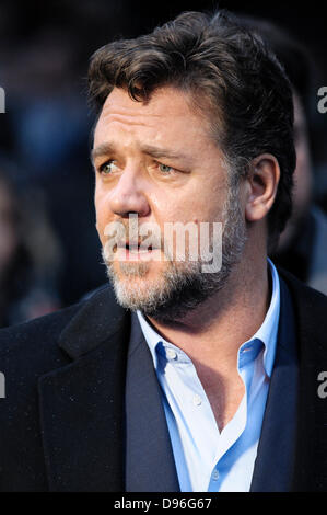 Russell Crowe assiste à la première européenne pour l'HOMME D'ACIER le 12/06/2013 à l'Empire et l'Odeon Leicester Square, Londres. Les personnes sur la photo : Russell Crowe, l'acteur. Photo par Julie Edwards Banque D'Images