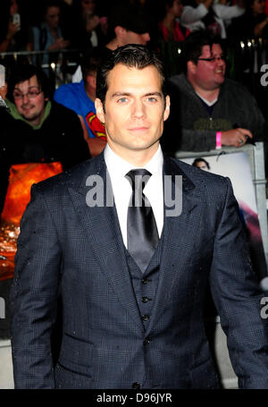 Londres, Royaume-Uni. 12 juin 2013. Henry Cavill assiste à la première européenne de l'homme d'acier à l'Empire & Odeon Leicester Square , Londres. Crédit : Peter Phillips/Alamy Live News Banque D'Images