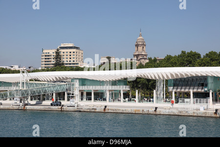 Promenade avec une pergola à Muelle Uno dans le port de Malaga, Andalousie Espagne Banque D'Images