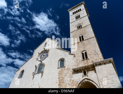 Façade principale et Bell Tower, Cathédrale de Trani, Pouilles, Italie Banque D'Images