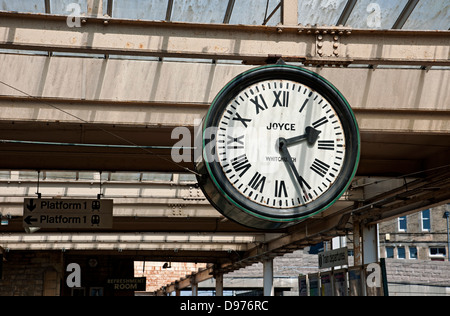 Gros plan de la gare ferroviaire plate-forme horloge Carnforth Lancashire Angleterre Royaume-Uni Grande-Bretagne Grande-Bretagne film lieu de Brief Encounter 1945 Banque D'Images