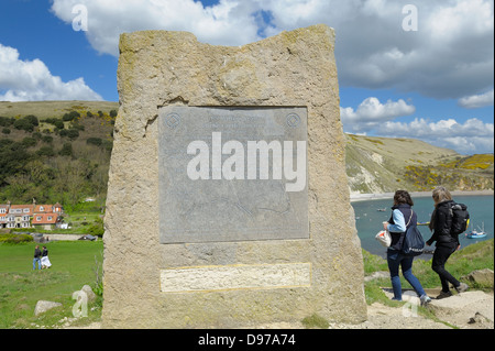 Patrimoine mondial de Lulworth Cove pierre commémorative Dorset England uk Banque D'Images