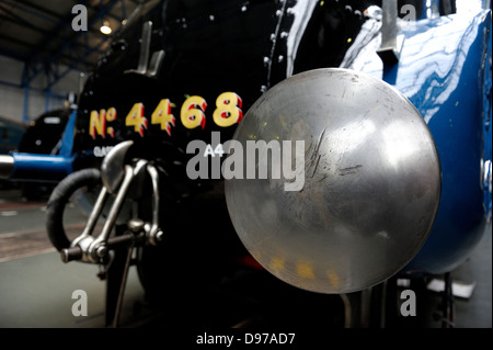 LNER Classe A4 4468 locomotive à vapeur pacific Mallard sur afficher dans le National Railway Museum York England uk Banque D'Images