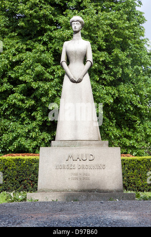 Statue de la Reine Maud dans les jardins du Palais Royal d'Oslo Banque D'Images