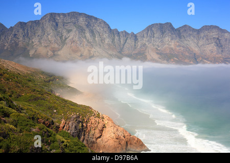 Vue aérienne de la plage de False Bay dans la péninsule du Cap, Cape Town, Western Cape, Afrique du Sud, prises à partir de montagnes environnantes Banque D'Images