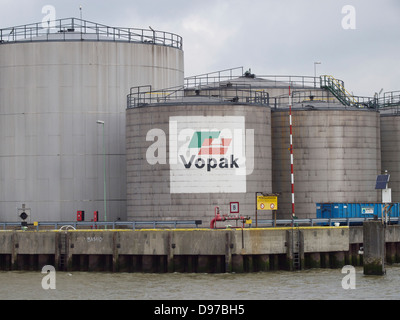 Le stockage et la distribution d'huile Vopak installations dans le port de Rotterdam, Pays-Bas Banque D'Images