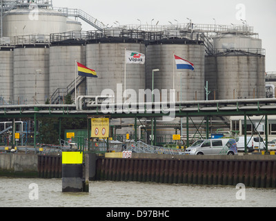 Le stockage et la distribution d'huile Vopak installations dans le port de Rotterdam, Pays-Bas Banque D'Images