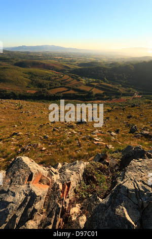 Vue aérienne des terres agricoles de Wellington, Western Cape, Afrique du Sud, prises à partir de Bains Kloof pass dans les montagnes environnantes Banque D'Images