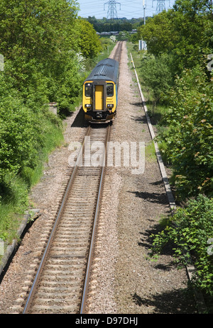 Train diesel sur la ligne de chemin de fer entre East Suffolk Lowestoft et Ipswich, Suffolk, Angleterre Banque D'Images