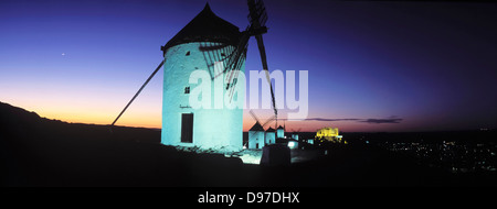 Consuegra. Les moulins à vent sur la colline de Calderico. Banque D'Images