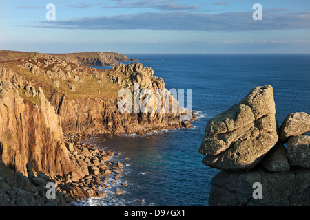 Pordenack Point près de Land's End, Cornwall, Angleterre. Printemps (mai) 2012. Banque D'Images